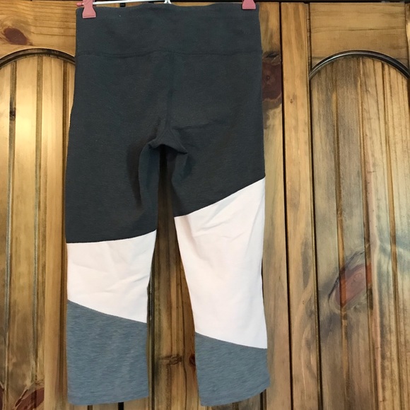Bundle!! 2 women’s Xersion fitted capris size S - Picture 3 of 8